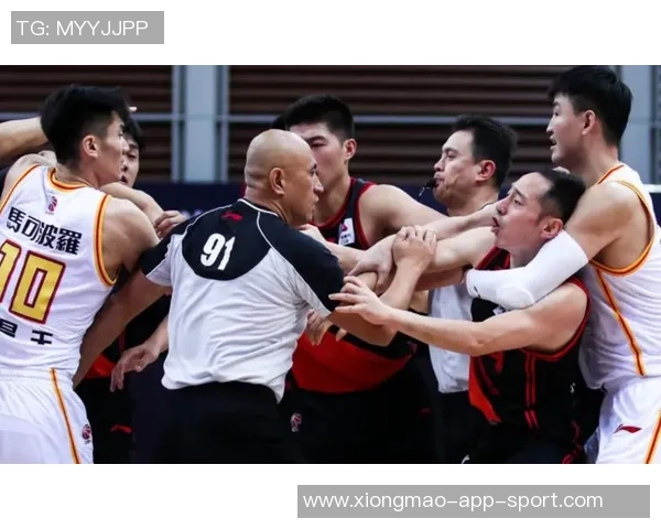 菲利克斯冲突遭直红处罚纳瓦夫最后时刻犯规也被罚下